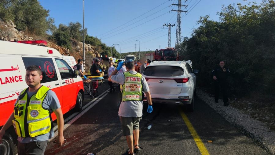 اصابات منها خطيرة بحادث طرق في وادي قانا بين عدة مركبات